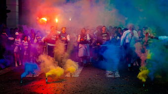 (斑得瑞轻音乐紫藤花开)班得瑞《紫藤花开》，揭秘绝美花海下的动人故事