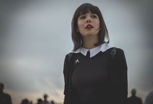(穿越火线哪些角色穿超短裤)穿越火线最短裙的女性角色：性感而不失风度的时尚封面女神