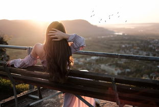 (夕阳染红的街道游戏18x脚本)漫步在夕阳染红的街道游戏：体验不一样的浪漫和冒险