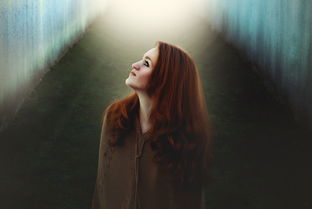 (绿茵场上的足球少年美篇)绿茵之翼：走进足球场上的青春梦想与奋斗历程