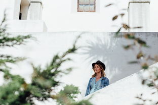 悠闲的小时光说说句子：从语言角度梳理其在当代社会生活中的表达和影响